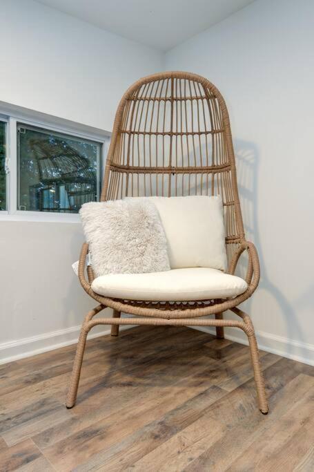 فيلا 2 Bed 1 Bath-Sleeps 5 To 6 Near Rrg Large Deck Beattyville المظهر الخارجي الصورة
